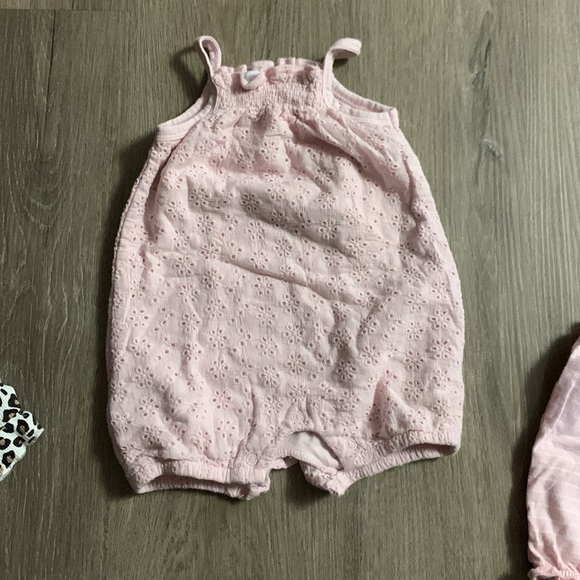 Like new baby girl 6 months clothes bundle - Picture 8 of 11
